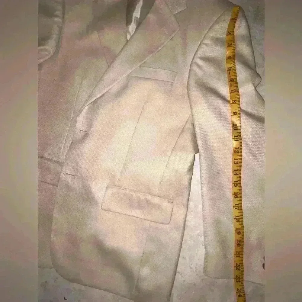 Gently used men’s suit m/l measurements on picture